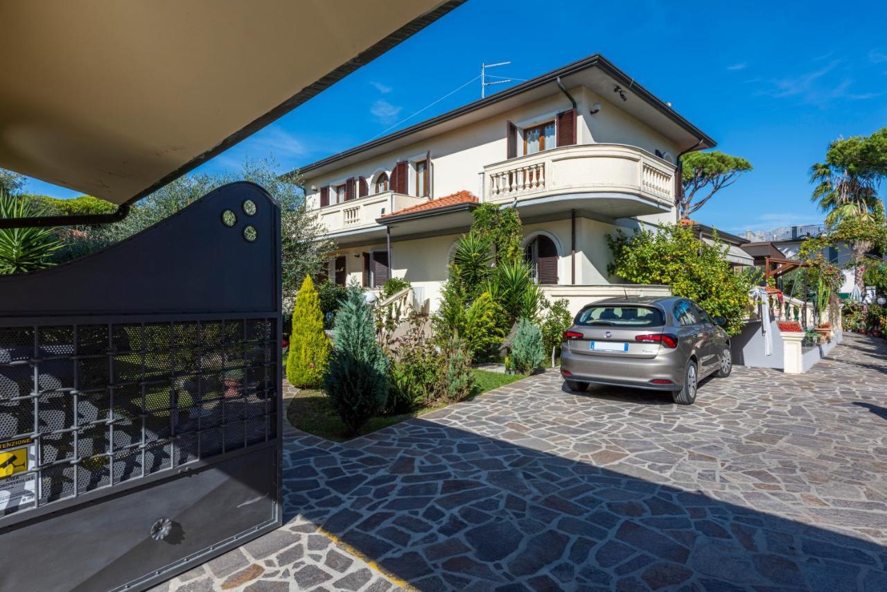 Ferienwohnung Residenza Tirrenia By Mmega Marina di Massa Exterior foto